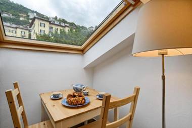 Bright attic under the sky of Como! Close to City Center and to services