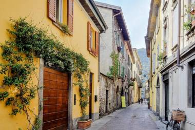 House Of Dreams In The Heart Of Como -By House Of Travelers-