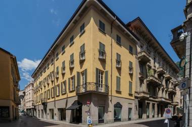 White Flat in Como City Center by Rent All Como