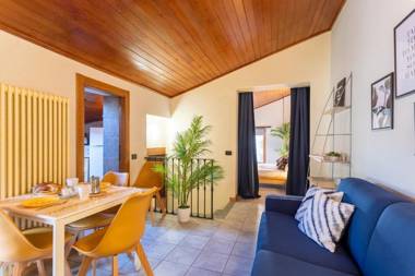 Blue Attic - Historical Como City Center by Rent All Como