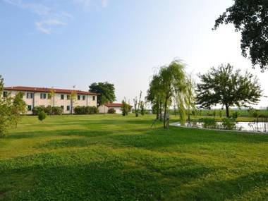 Apartment in the Po Valley with pool and wellness center.