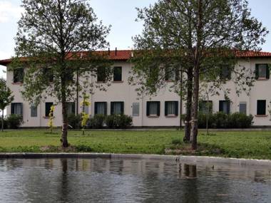 Apartment in the Po Valley with pool and wellness center.