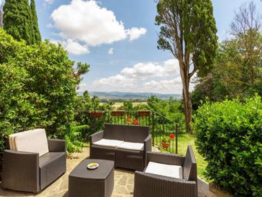 Rustic Holiday Home in Città di Castello with Swimming Pool