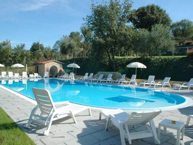 Gorgeous Farmhouse in Città della Pieve near Forest