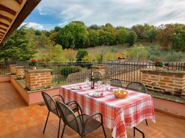 Gorgeous Farmhouse in Città della Pieve near Forest