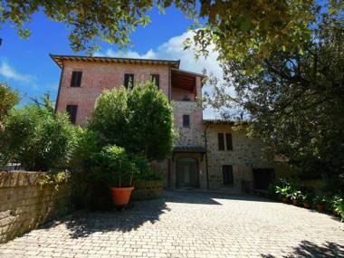 Gorgeous Farmhouse in Città della Pieve near Forest