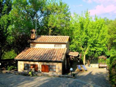 Cosy Cottage in Chiusdino with Garden
