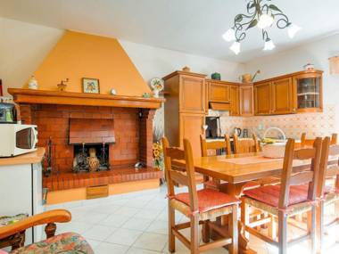 Restful Holiday Home in Chianni with Garden Patio Barbecue