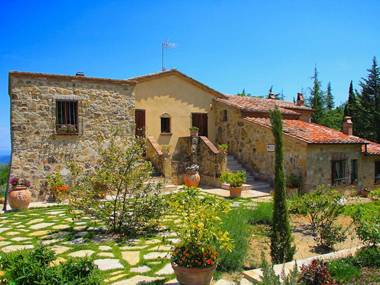 Quaint Villa in Cetona with Swimming  Pool