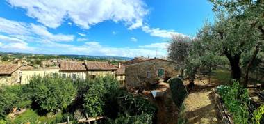 La Terrazza elegant Tuscan stone house with garden and terrace in Cetona