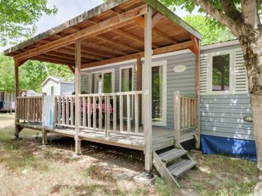 Modern detached chalet with terrace near the beach
