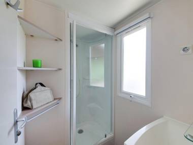 Modern detached chalet with terrace near the beach