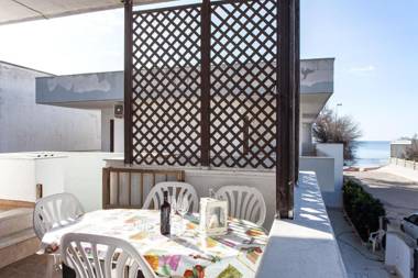 Casa vista mare direttamente in spiaggia m237