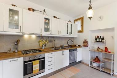 Como Lake Cosy Flat with Garden and Parking