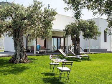 Elegant house in Cefalù only 100m from the sea with stunning views and garden!