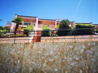 Kefalure terraced house in residence with swimming pool