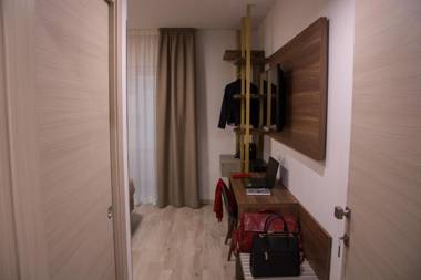 8room Hotel