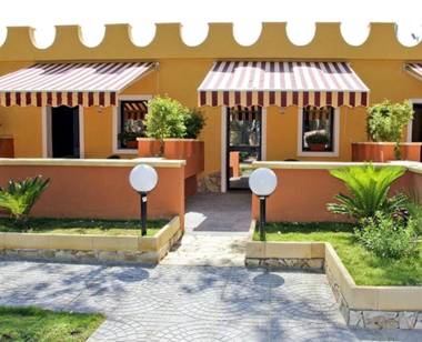 One bedroom appartement at Vaccarizzo delfino 50 m away from the beach with shared pool balcony and wifi