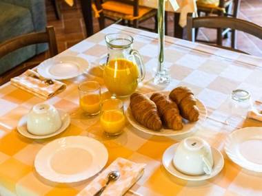 Beautiful Farmhouse with Swimming Pool near Lake in Tuscany