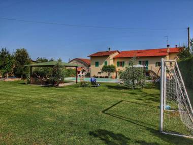 Spacious Farmhouse in Castiglion Fiorentino with Pool