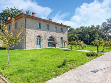 Spacious Villa in Castiglion Fiorentino Italy with Pool