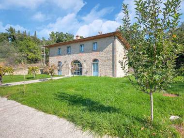 Spacious Villa in Castiglion Fiorentino Italy with Pool