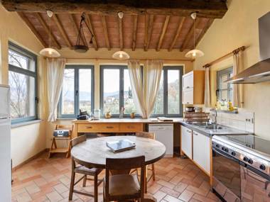 Pretty Holiday Home in Castiglion Fiorentino with Pool