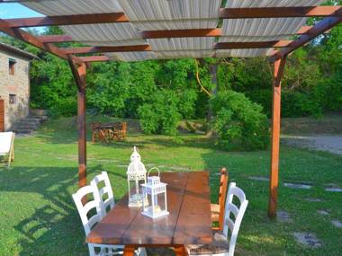 Home  with shared pool surrounded by nature in Castiglion Fiorentino