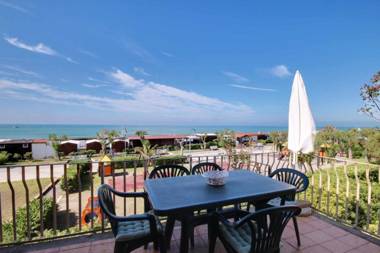 VELA terrazza sul mare con 2 camere e parcheggio