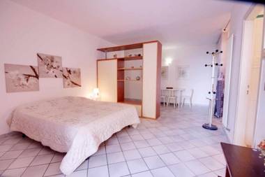 Appartamento ROSINA 100 metri dal mare clima e balcone