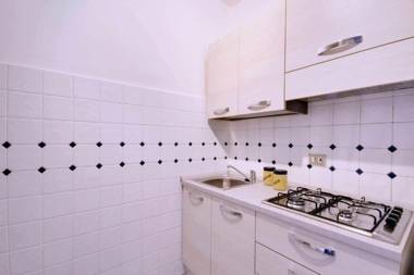 Appartamento ROSINA 100 metri dal mare clima e balcone