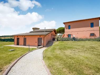 Alluring Holiday Home in Castiglione del Lago with Pool