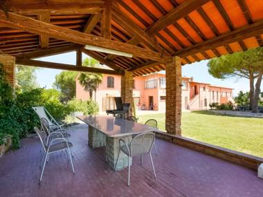 Alluring Holiday Home in Castiglione del Lago with Pool