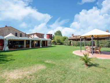Holiday house near the lake Trasimeno two pools and spa area