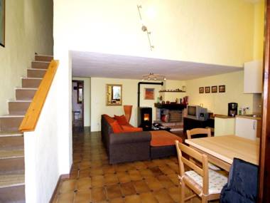 2 bedrooms house at Punta Tramontana 200 m away from the beach with sea view and enclosed garden