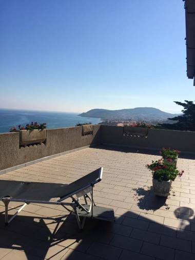 2 bedrooms appartement at Castelsardo 200 m away from the beach with sea view and furnished garden