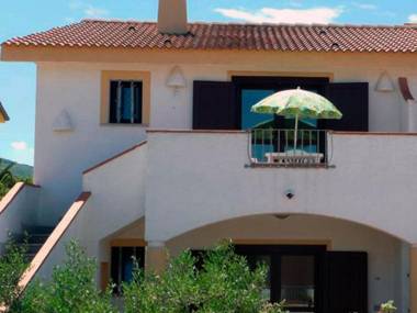 Residence with swimming pool 700m from the sea