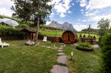 Solaia Hotel & Guesthouse