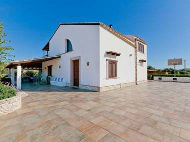Villa with private pool and many leisure facilities