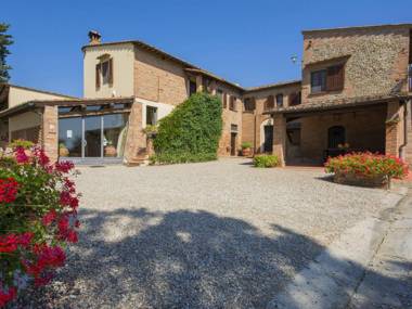 Lovely Farmhouse in Castelfiorentino with Garden