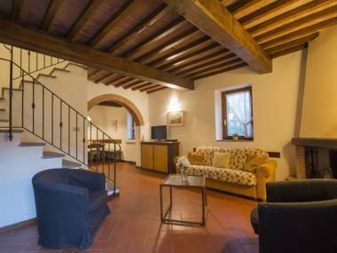 Lovely Farmhouse in Castelfiorentino with Garden