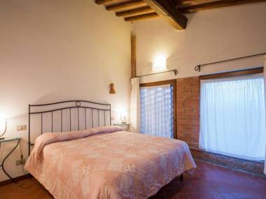 Lovely Farmhouse in Castelfiorentino with Garden