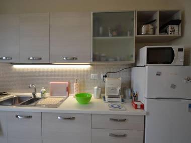 Cozy Holiday Home with Terrace in Carrara