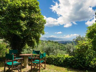 Cosy Farmhouse in Bacchereto with Swimming Pool