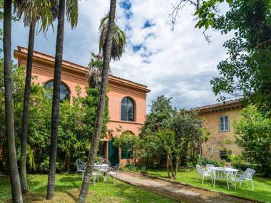 Pretty Farmhouse in Bacchereto with Swimming Pool
