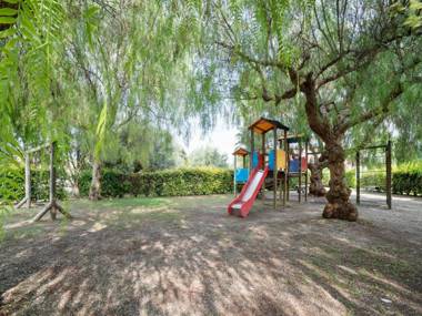 Inviting Holiday Home in Carlentini with Pool Terrace & Garden