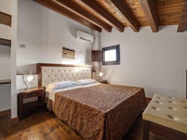 Charming Holiday Home in Carlentini with Pool & Tennis Court