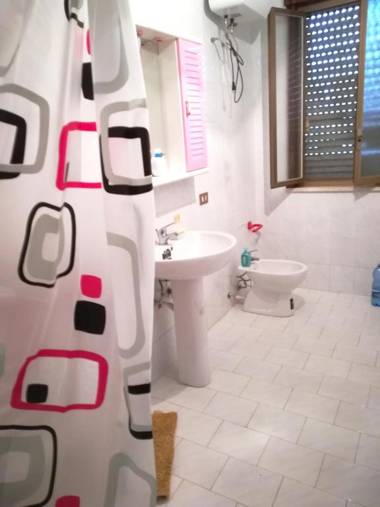 2 bedrooms house with sea view enclosed garden and wifi at Villagrazia di Carini 3 km away from the beach