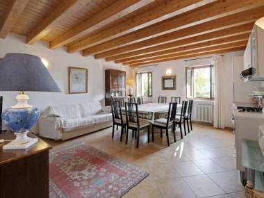 Fabulous Mansion in Pesina Spezie near Lake