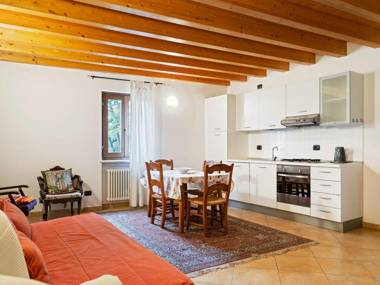 Beautiful Mansion in Pesina Spezie near Lake